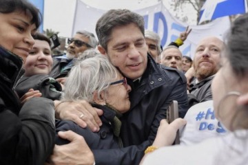 Foto de Kicillof apuntó contra Milei por la Ley de Tierras: "Quiere vender nuestro territorio y partir nuestra patria en pedacitos"