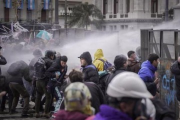 Foto de Después del caso de Pablo Grillo, una fotógrafa fue herida durante la represión en el Congreso: sufrió una fractura de cráneo