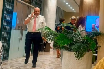 Foto de Mientras caía la Ley de Tierras y la policía reprimía fuera del Congreso, Sturzenegger estaba en República Dominicana