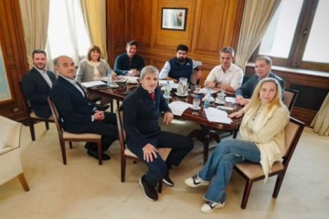 Foto de Karina encabeza una nueva reunión de la mesa política y avanza con los preparativos para la visita del papa León XVI
