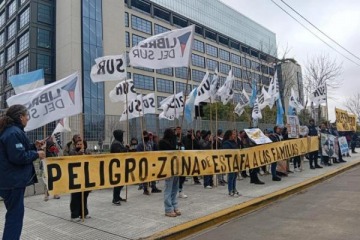 Foto de Protestas en la sede central de Mercado Libre por las tasas de interés que cobra en sus préstamos