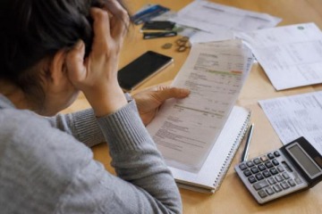 Las provincias salen a refinanciar las deudas de las familias ante el ahogo financiero y la negación de Milei