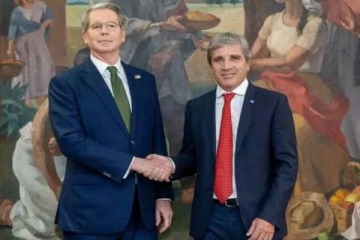 Foto de Caputo se reúne con Bessent en búsqueda de mayor apoyo de EEUU para sostener la agenda económica