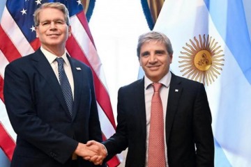 Foto de Bessent se reunió con Caputo y elogió el plan económico: "Estamos viendo cambios"