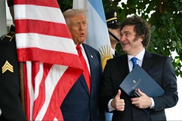 Foto de La promesa de Trump de USD 5 mil para cada estadounidense si lo votan costaría casi dos PBI de Argentina