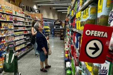 Foto de El consumo privado bajó casi 1% en agosto y registró su novena caída interanual consecutiva