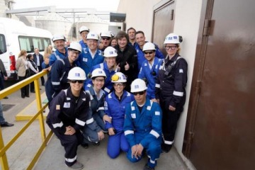 Milei recorrió la nueva planta de Compañía Mega en Bahía Blanca junto a Karina y Santilli