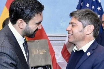 Foto de Kicillof se reunió con el presidente de España y cruzó a Milei: “No hay milagro, estamos sufriendo una verdadera catástrofe”