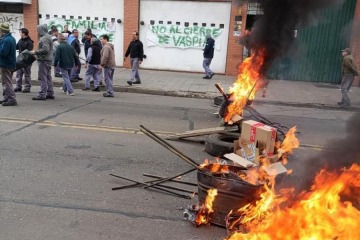 Foto de La crisis golpea en Lanús: una metalúrgica debe dos meses de sueldo y ofreció pagar con 300 kilos de bronce