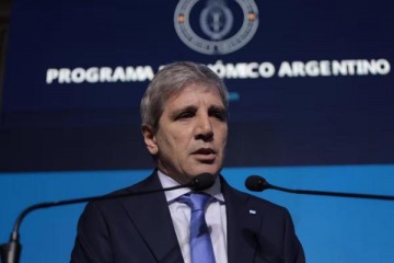 Foto de Caputo tildó de “anticristo” a Kicillof y calificó de “miserables” a quienes piden una devaluación