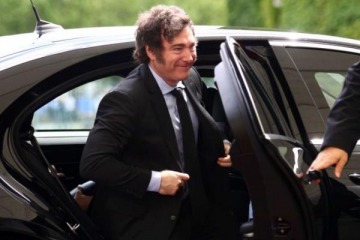 Foto de Milei en París: discurso virtual, búsqueda de inversiones y un encuentro con Macron para reforzar la relación bilateral