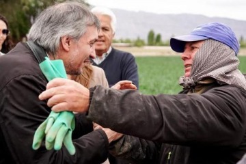 Foto de Máximo Kirchner visitó San Juan y recorrió un sectores agro junto a Uñac