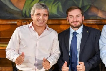 Foto de Casa Rosada contra la Iglesia: un funcionario cruzó a García Cuerva por hablar de la pobreza y Caputo lo apoyó