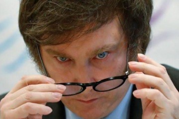 Foto de ¿Le juega a La Caída?: en el día de su cumpleaños 56°, el rechazo a Milei trepó a la misma cifra