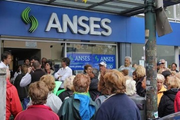 Foto de El bono para jubilados seguirá en $70.000: perdió $161 mil de poder adquisitivo tras 32 meses congelado por Milei